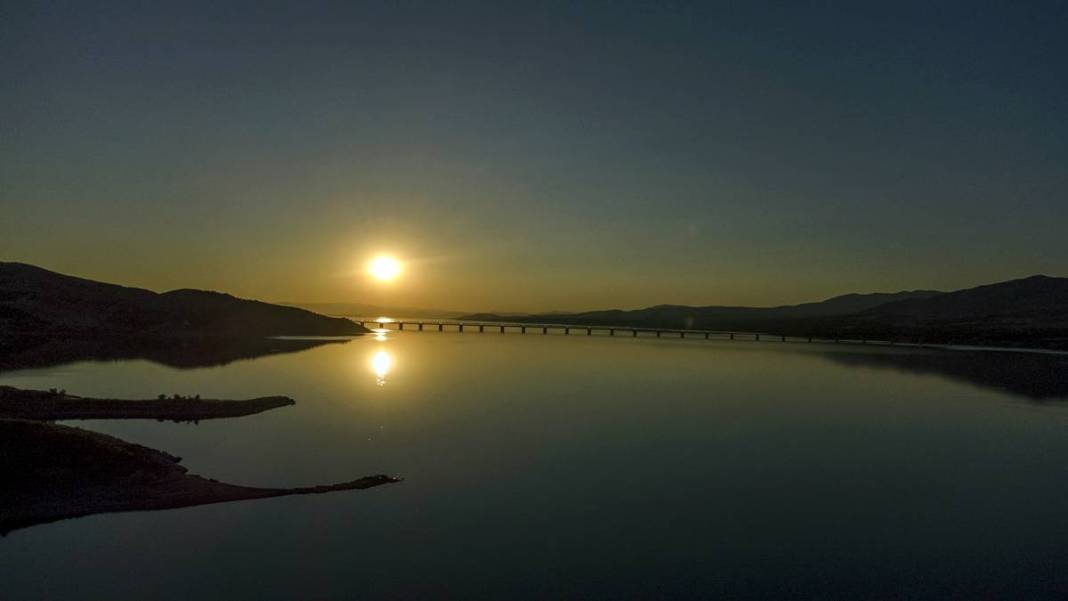 Gün batımı mı, tren mi daha güzel? Bu köprüde ikisi de var! 1986'dan beri ayakta, Fırat'ın incisi 7